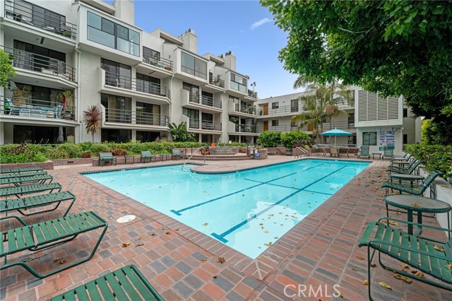 2910 Neilson Way, Santa Monica CA: https://media.crmls.org/medias/c40400ee-9e65-4611-9780-ccd9425d94b8.jpg