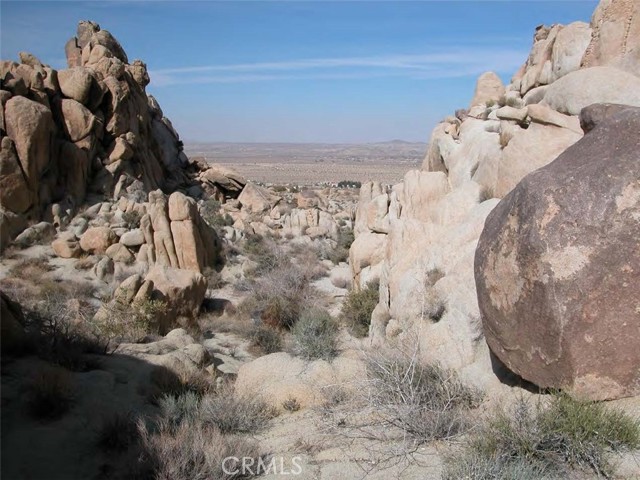 9 Stoney Crest Road, Joshua Tree CA: https://media.crmls.org/medias/c4042545-cb53-4616-ab04-d558326358ed.jpg