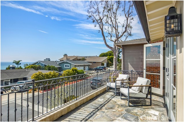 Detail Gallery Image 12 of 75 For 3 N Stonington Rd, Laguna Beach,  CA 92651 - 3 Beds | 2/1 Baths