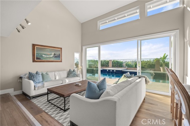 Detail Gallery Image 4 of 42 For 6691 E Smokewood, Anaheim,  CA 92807 - 4 Beds | 3/1 Baths