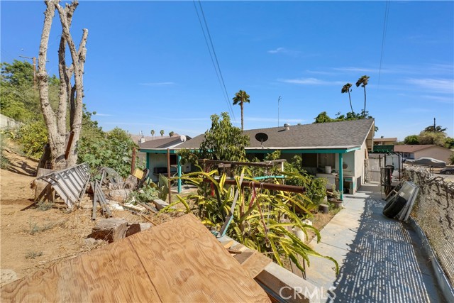 3261 Viola Drive, Riverside CA: https://media.crmls.org/medias/c40605c6-5e0e-4200-9d4b-2614998d9d5a.jpg