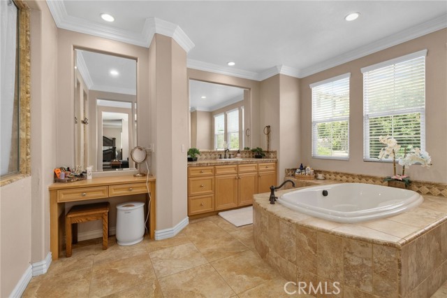 13812 Breeders Cup Drive, Rancho Cucamonga CA: https://media.crmls.org/medias/c406b9b0-4d22-42b9-ac21-db849ff0c527.jpg