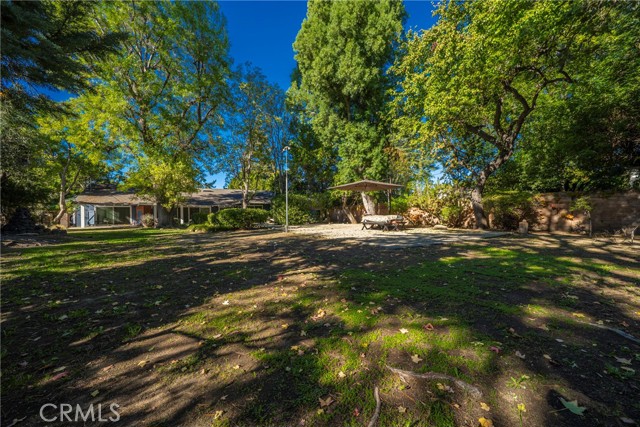 Detail Gallery Image 5 of 10 For 9356 Beckford, Northridge,  CA 91324 - 4 Beds | 3 Baths