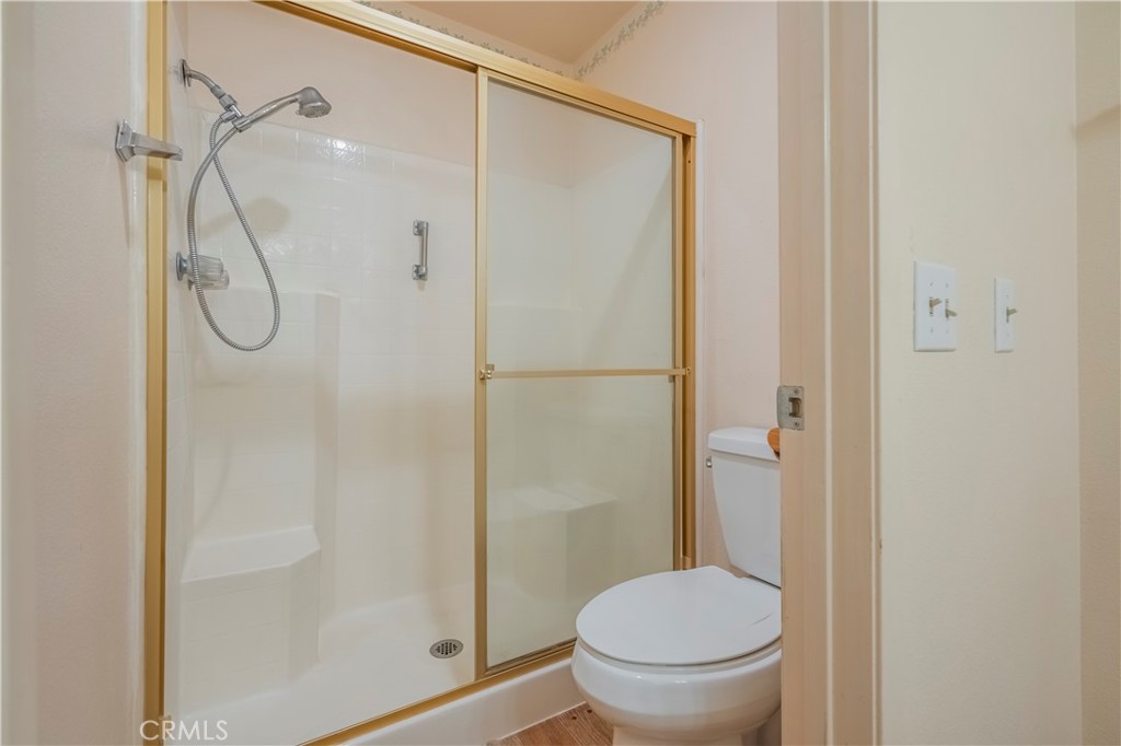 https://media.crmls.org/medias/c407b9e2-aeae-4109-9e95-e03d7f973215.jpg?preset=X-Large