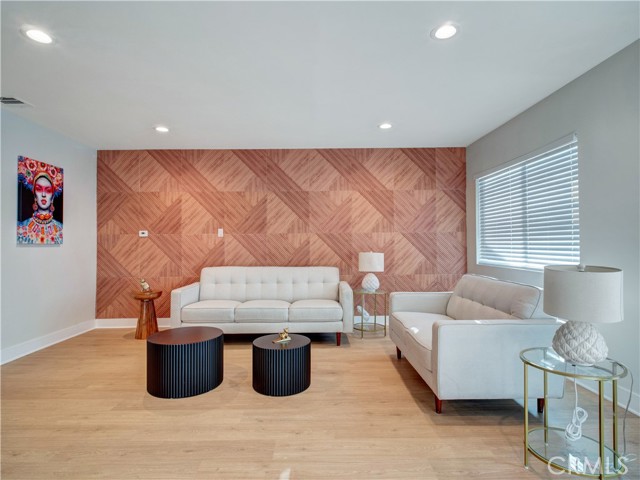 Detail Gallery Image 5 of 32 For 17961 Martha Street, Encino,  CA 91316 - 4 Beds | 3 Baths