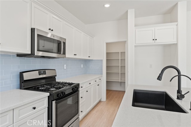Detail Gallery Image 12 of 41 For 17100 Gray Pine Pl, San Bernardino,  CA 92407 - 3 Beds | 2/1 Baths