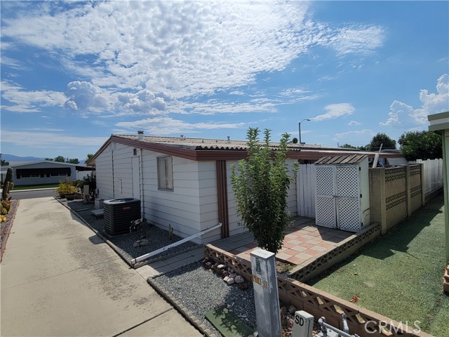 Detail Gallery Image 5 of 29 For 950 via Del Mesa, Hemet,  CA 92543 - 3 Beds | 2 Baths