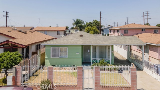 1257 E 76th Place, Los Angeles CA: https://media.crmls.org/medias/c40b04d1-5650-4f1e-90ff-de166f209a06.jpg