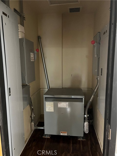 175 E 9th Street, Corona, California 92879, ,Commercial Lease,For Rent,175 E 9th Street,CRSR24049207