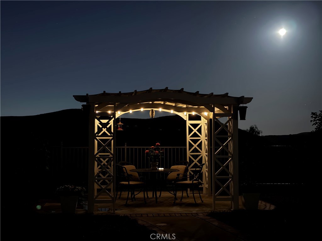 https://media.crmls.org/medias/c40b0ded-923f-4691-a1b9-f9ca1e60f5bf.jpg?preset=X-Large