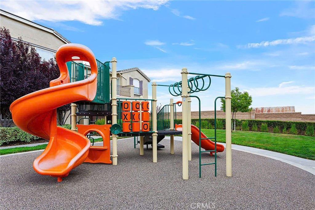 https://media.crmls.org/medias/c40b3a2d-6d12-4845-8e3d-e5b7e263a316.jpg?preset=X-Large