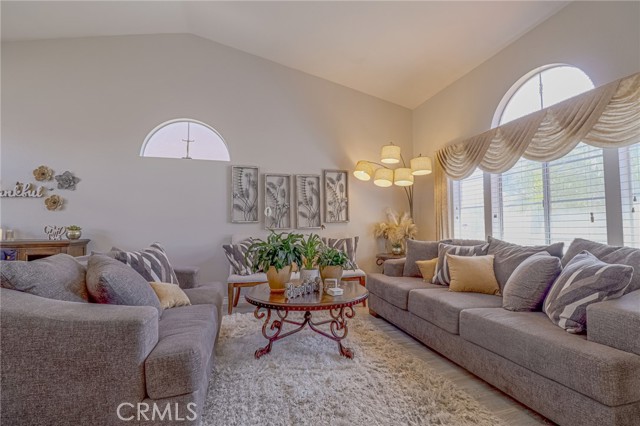 Detail Gallery Image 5 of 30 For 2965 Greenbriar Dr, Ontario,  CA 91761 - 5 Beds | 3 Baths