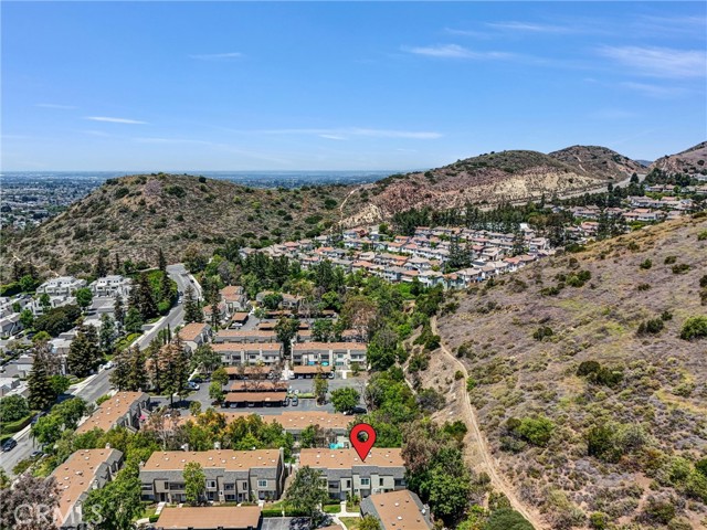 5927 E Creekside Avenue, Orange CA: https://media.crmls.org/medias/c40bffc7-e75a-482d-b24c-d3147b9337f6.jpg