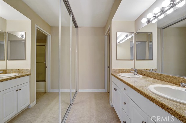 5510 Owensmouth Avenue, Woodland Hills CA: https://media.crmls.org/medias/c40eb734-d604-46f2-b537-d73e1be5d37d.jpg