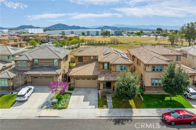 Detail Gallery Image 5 of 64 For 15507 Vanilla Bean Ln, Fontana,  CA 92336 - 4 Beds | 3/1 Baths