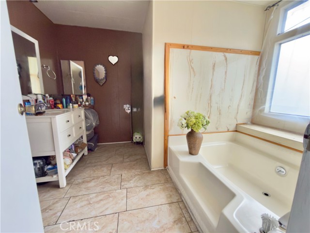 Detail Gallery Image 10 of 15 For 350 E San Jacinto Ave #197,  Riverside,  CA 92571 - 4 Beds | 2 Baths