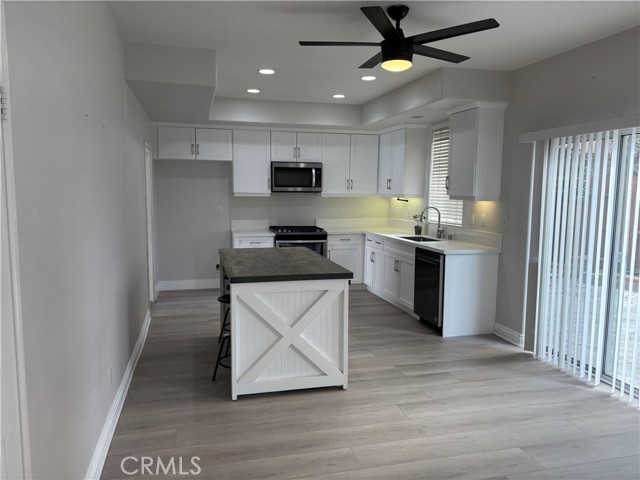 Detail Gallery Image 5 of 37 For 1888 Plaza Del Amo, Torrance,  CA 90501 - 4 Beds | 2/1 Baths