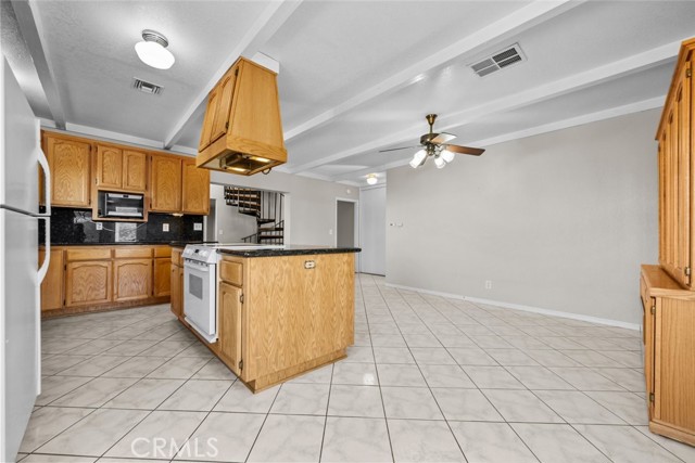 Detail Gallery Image 10 of 54 For 8676 Sky Line Dr, Pinon Hills,  CA 92372 - 3 Beds | 2/1 Baths