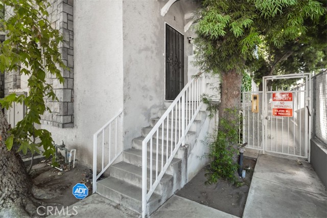 Detail Gallery Image 1 of 1 For 16800 Saticoy St #1,  Lake Balboa,  CA 91406 - 2 Beds | 2/1 Baths