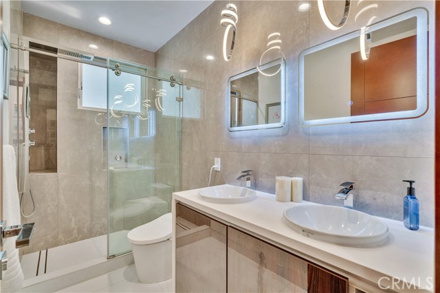 Detail Gallery Image 38 of 73 For 719 1st Pl, Hermosa Beach,  CA 90254 - 4 Beds | 4 Baths