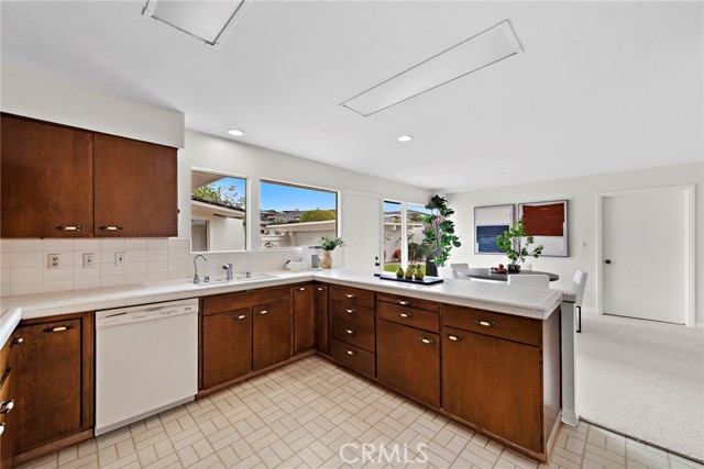 Detail Gallery Image 18 of 61 For 2519 Harbor View Dr, Corona Del Mar,  CA 92625 - 4 Beds | 2/1 Baths