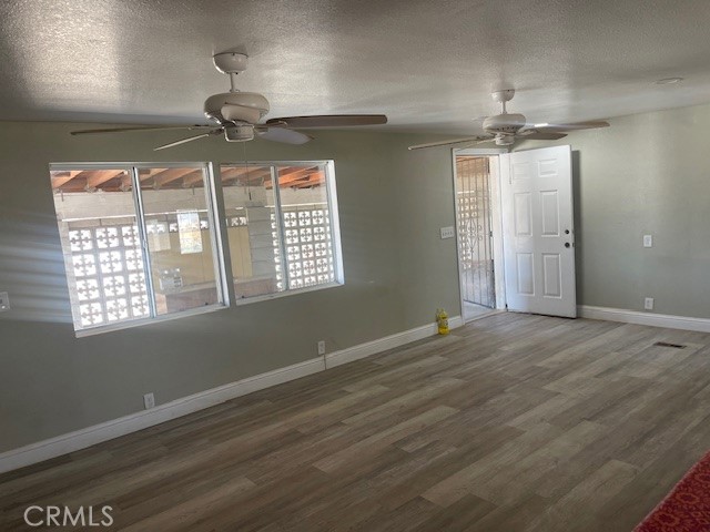 Detail Gallery Image 2 of 29 For 1925 62nd St W., Rosamond,  CA 93560 - 3 Beds | 2/1 Baths