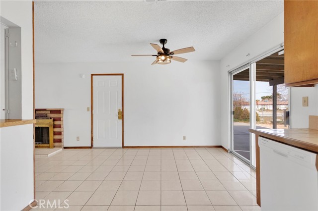 Detail Gallery Image 11 of 34 For 16463 Solvang Ave, Victorville,  CA 92394 - 3 Beds | 2 Baths