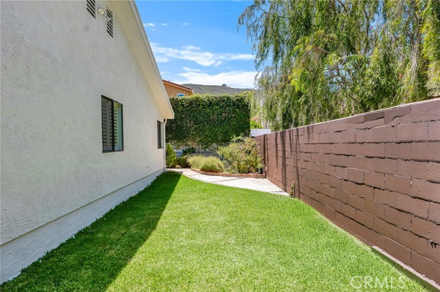 221 Acacia Lane, Newbury Park CA: https://media.crmls.org/medias/c4177bdf-05e3-4dbd-981e-15a3ef708133.jpg