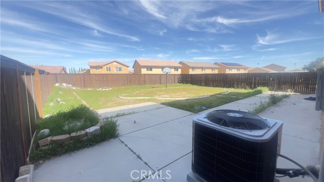 Detail Gallery Image 4 of 5 For 12398 Alcorn, Victorville,  CA 92392 - 5 Beds | 3 Baths