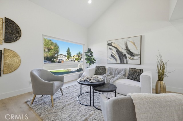 Detail Gallery Image 9 of 48 For 2228 E Nyon Ave, Anaheim,  CA 92806 - 5 Beds | 2/1 Baths