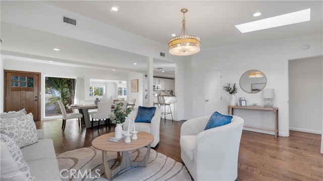 5640 Wish Avenue photo 8