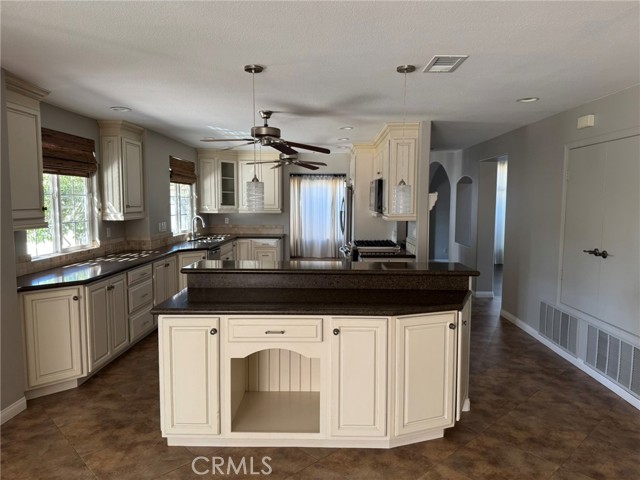 Detail Gallery Image 8 of 20 For 1990 Willowbrook, Oceanside,  CA 92056 - 4 Beds | 3 Baths