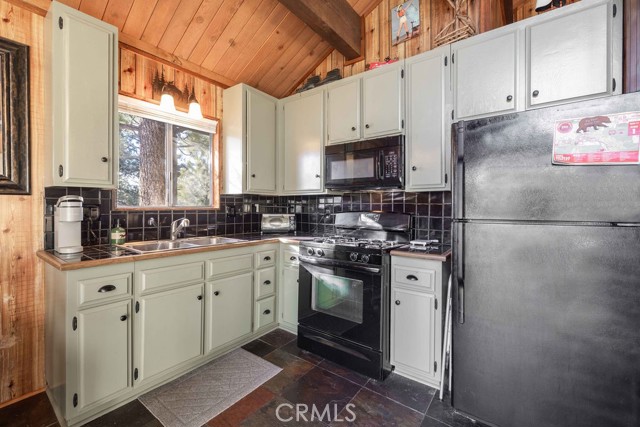 Detail Gallery Image 9 of 32 For 42788 Monterey, Big Bear Lake,  CA 92315 - 2 Beds | 1/1 Baths