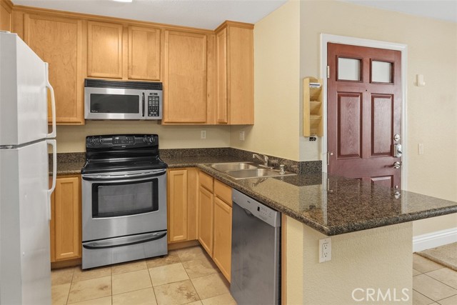 2400 San Gabriel Way, Corona CA: https://media.crmls.org/medias/c41bc2f1-a968-4521-bb64-c75bed36c252.jpg