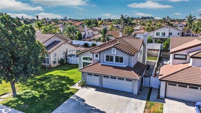 8377 Yarrow Lane, Riverside CA: https://media.crmls.org/medias/c41cc936-d2dd-4d38-803b-f07fe6fd9642.jpg