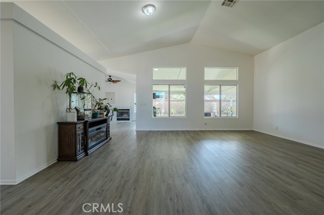 Detail Gallery Image 2 of 38 For 3918 Parkside Ct, Rosamond,  CA 93560 - 4 Beds | 2 Baths