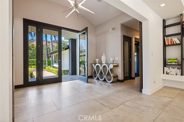 Detail Gallery Image 19 of 75 For 10372 Crawford Canyon Rd, North Tustin,  CA 92705 - 5 Beds | 6/1 Baths