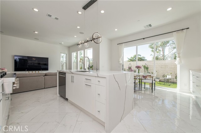 Detail Gallery Image 16 of 39 For 131 Reyes Alley, Lake Forest,  CA 92630 - 5 Beds | 4 Baths