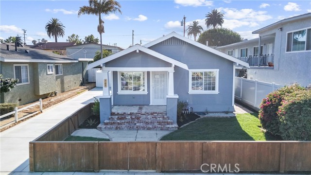 765 Loma Avenue, Long Beach CA: https://media.crmls.org/medias/c41d6423-fe27-4b43-b0cb-91653839c975.jpg
