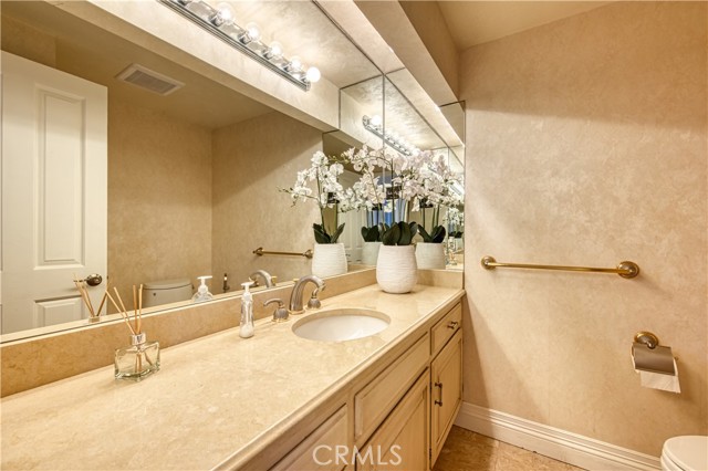 3372 Venture Drive, Huntington Beach CA: https://media.crmls.org/medias/c41de575-fc17-4859-a686-201ff2127a1f.jpg