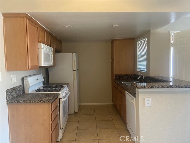 Detail Gallery Image 11 of 26 For 1303 Massachusetts Ave #203,  Riverside,  CA 92507 - 2 Beds | 1 Baths