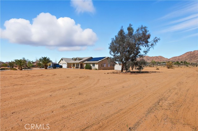 Detail Gallery Image 4 of 22 For 24030 Cahuilla Rd, Apple Valley,  CA 92307 - 4 Beds | 3 Baths