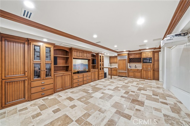 Detail Gallery Image 35 of 73 For 21 Bay, Laguna Beach,  CA 92651 - 6 Beds | 6/1 Baths