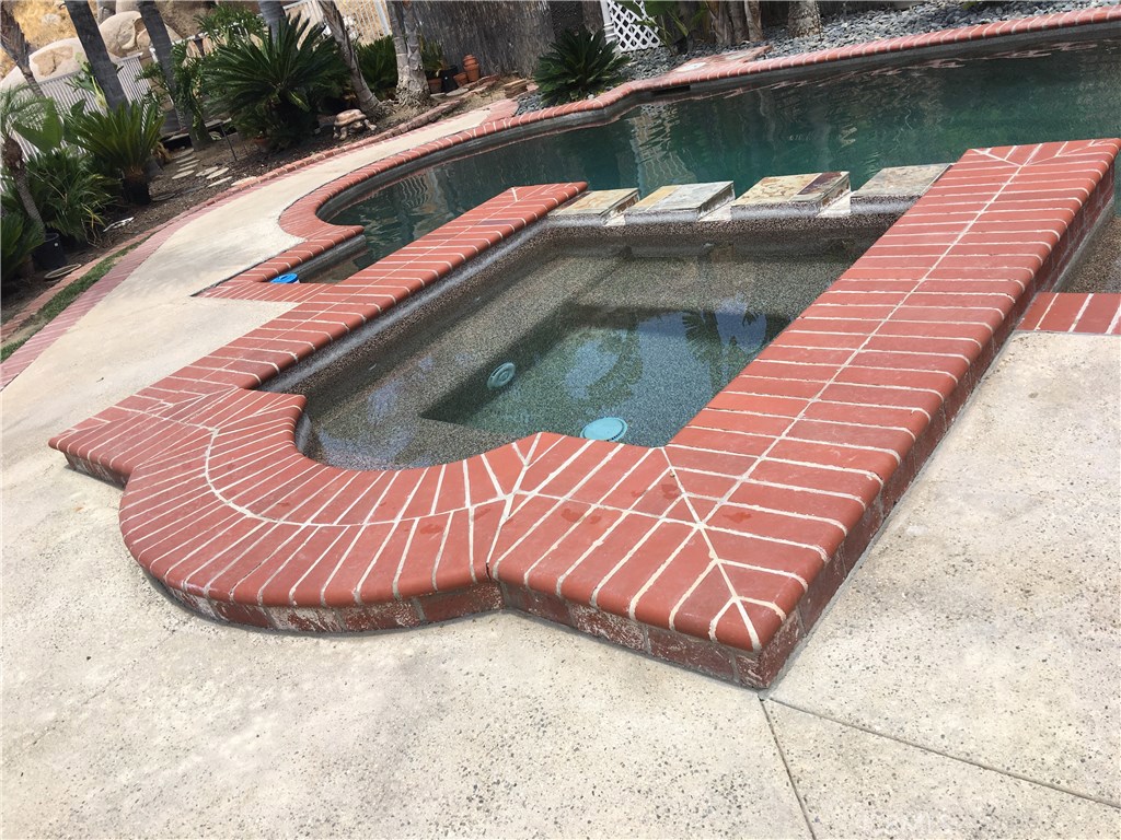 https://media.crmls.org/medias/c42038e1-d891-4ab9-9d8b-ce7ccabcc068.jpg?preset=X-Large