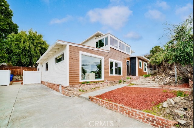 Detail Gallery Image 3 of 27 For 2423 Rockdell, La Crescenta,  CA 91214 - 4 Beds | 3 Baths