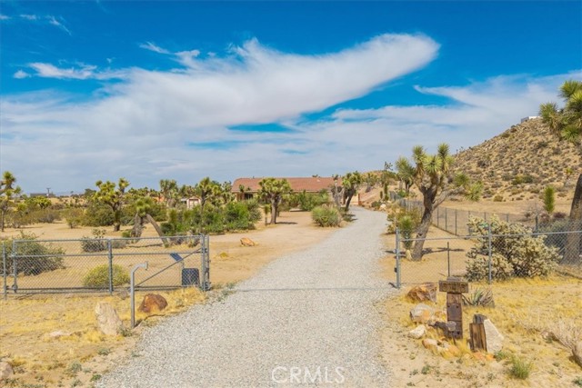 5115 Warren Vista Avenue, Yucca Valley CA: https://media.crmls.org/medias/c420ba64-dba6-4143-a902-749036611d42.jpg