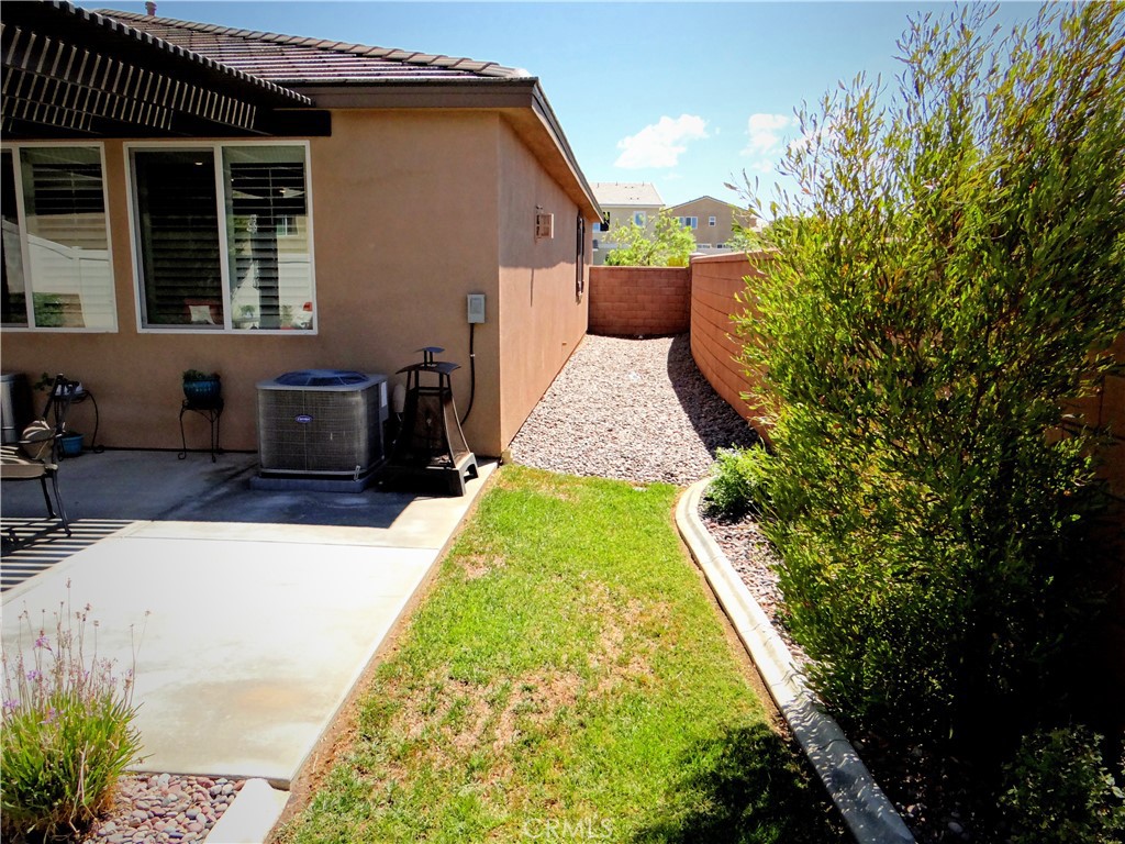 Side Yard (Street Side)