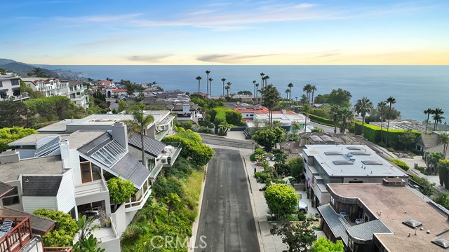 741 Marlin, Laguna Beach CA: https://media.crmls.org/medias/c420cdbe-ef4c-451b-ba44-76732df24a59.jpg