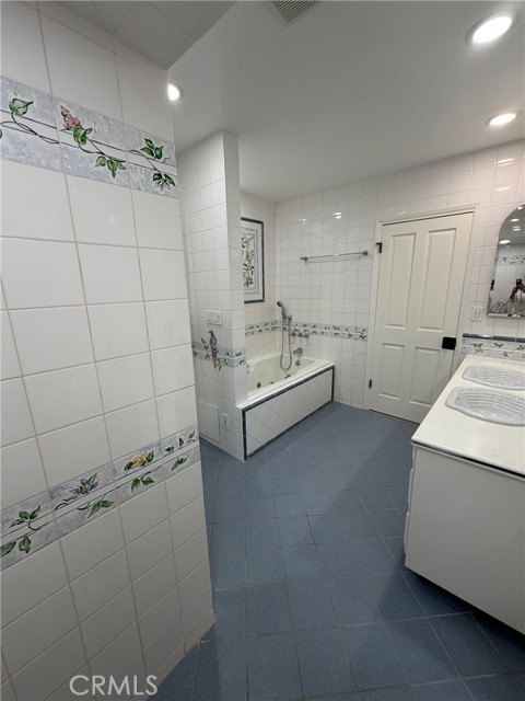 Detail Gallery Image 9 of 22 For 5301 Dubois, Woodland Hills,  CA 91367 - 3 Beds | 2 Baths