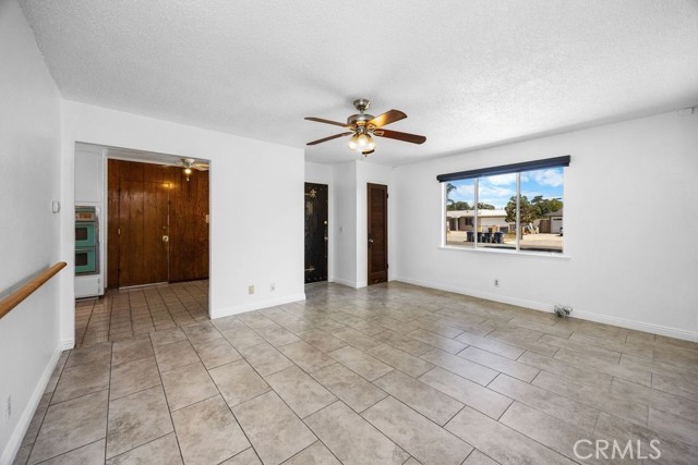 Detail Gallery Image 2 of 28 For 2006 W Wilshire Ave, Santa Ana,  CA 92704 - 3 Beds | 2 Baths